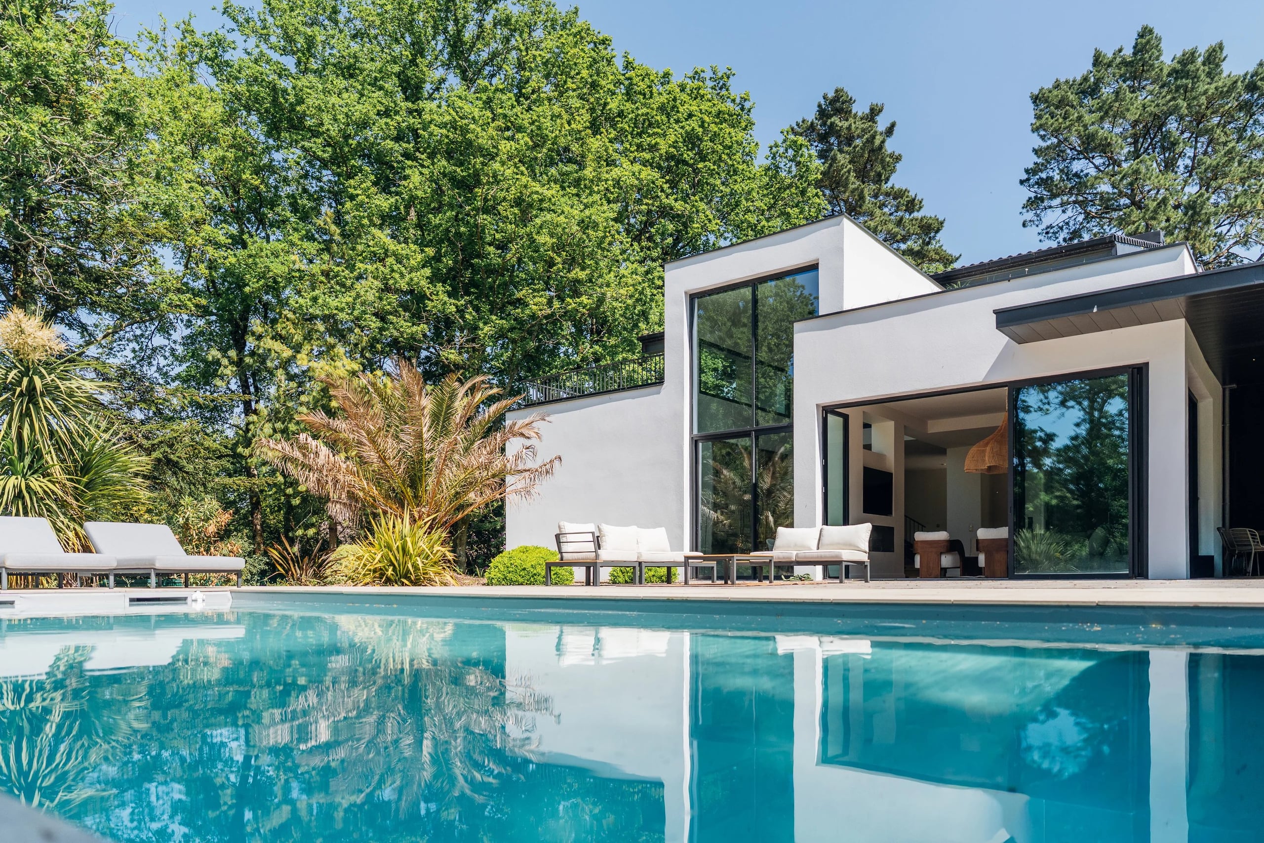 A 10MNS DE LA PLAGE DE LA BAULE/ VILLA NEUVE MEUBLEE DE HAUT STANDING DE 286M²/ PISCINE CHAUFFEE/ TERRAIN PAYSAGE