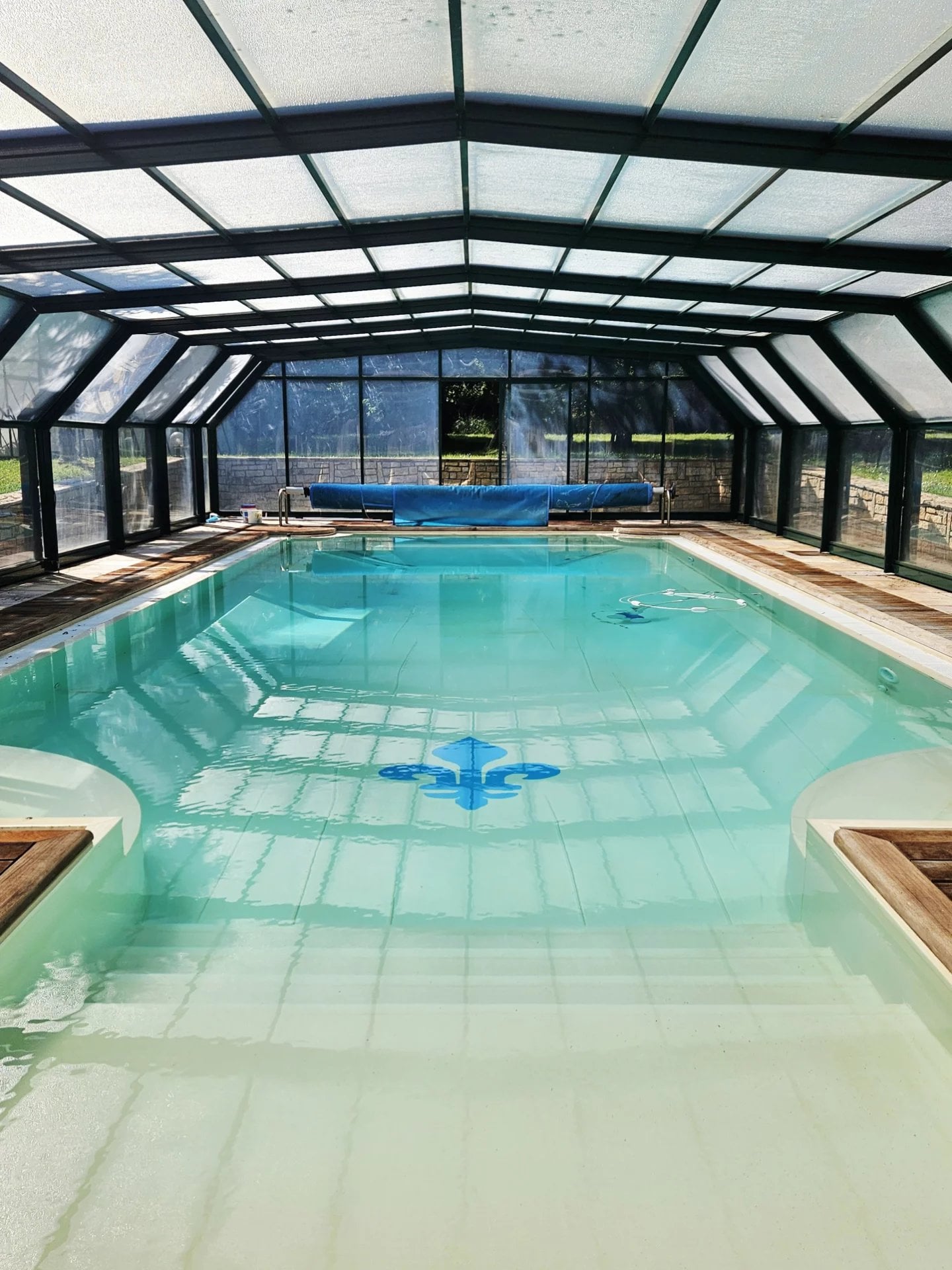 PROPRIETE AVEC PISCINE/ TENNIS/ A 8MNS DE LA PLAGE